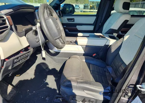 2023 Toyota Sequoia Sr5 z USA, uszkodzony, nr VIN 7SVAAABA9PX009624